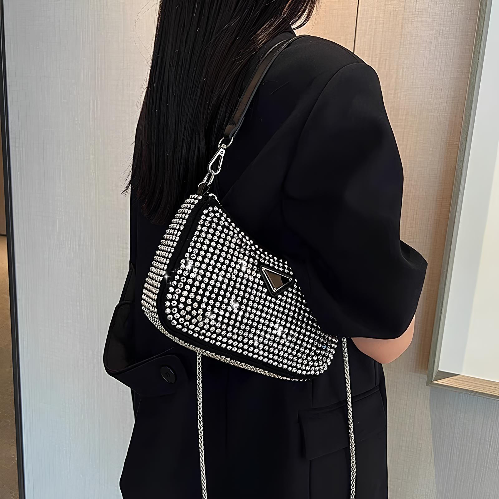 Bolsa Cristal Sublime – Sofisticação em Strass e Alça de Corrente Prata