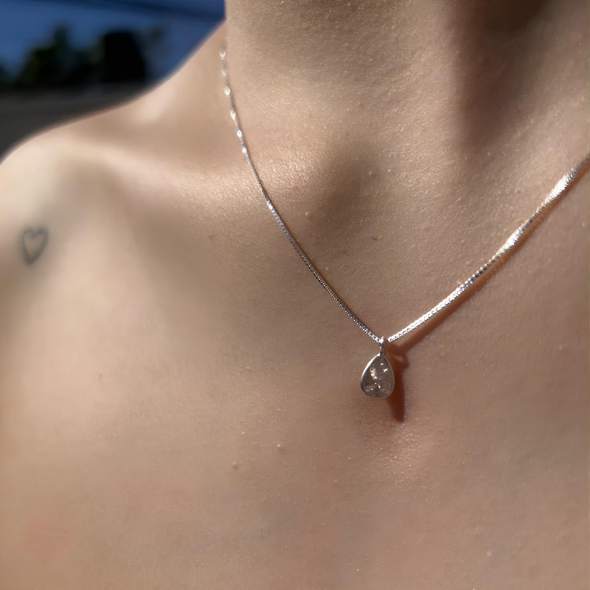 Colar Ponto de Luz Gota em Prata 925 – Corrente Veneziana Elegante e Delicada