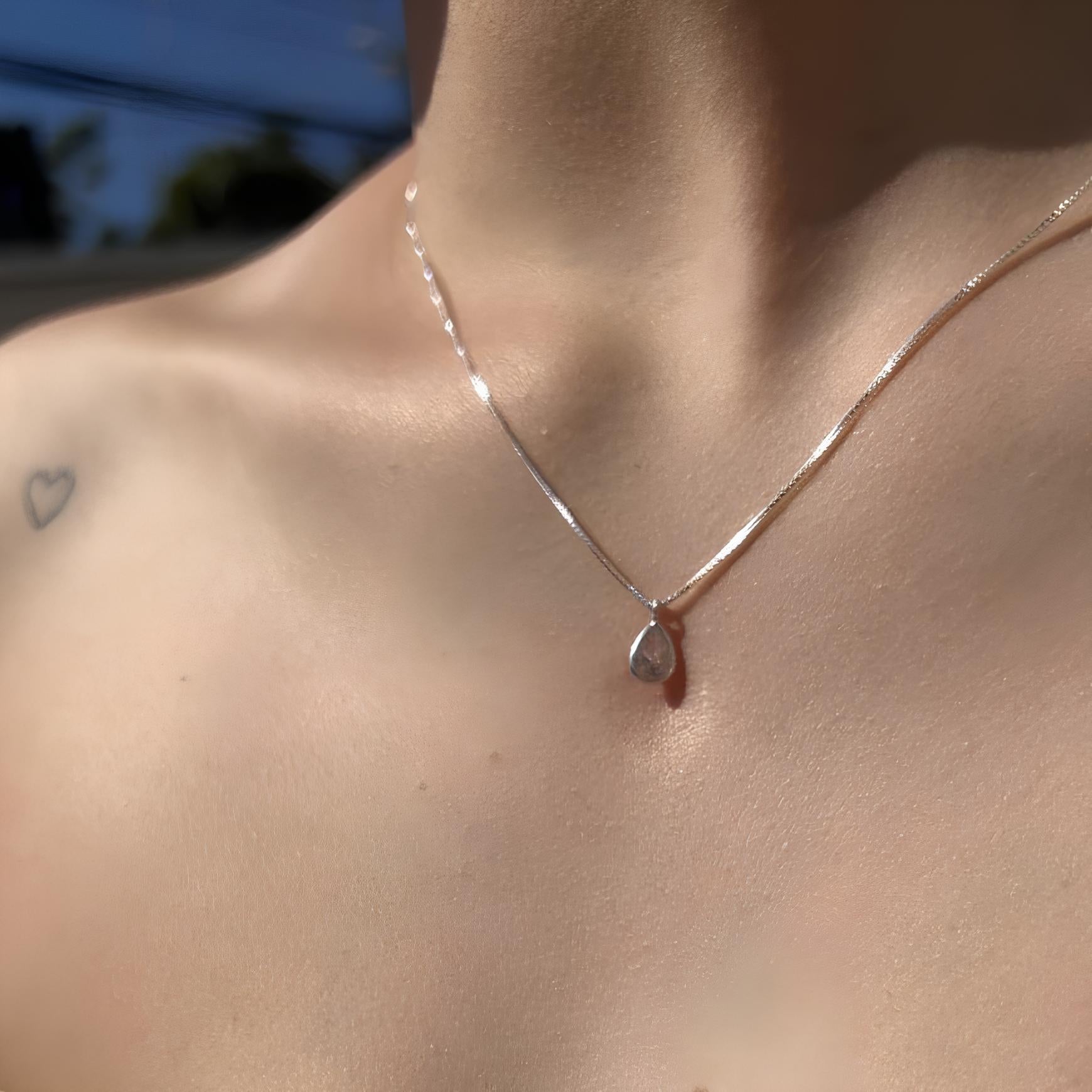 Colar Ponto de Luz Gota em Prata 925 – Corrente Veneziana Elegante e Delicada
